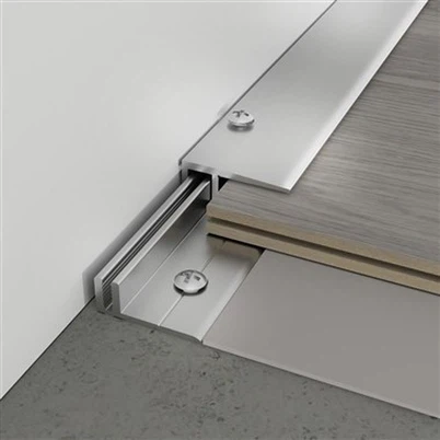 Tira de transición de alfombra a loseta