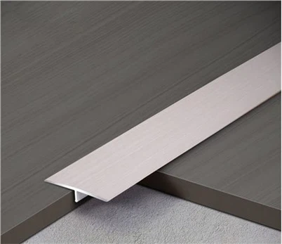 Piezas de adorno de azulejos blancos